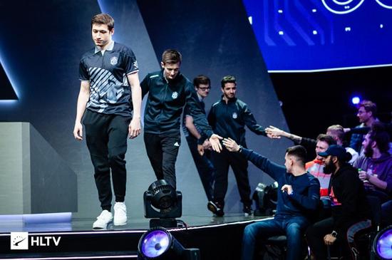 T1战胜AL成功晋级英雄联盟S15半决赛